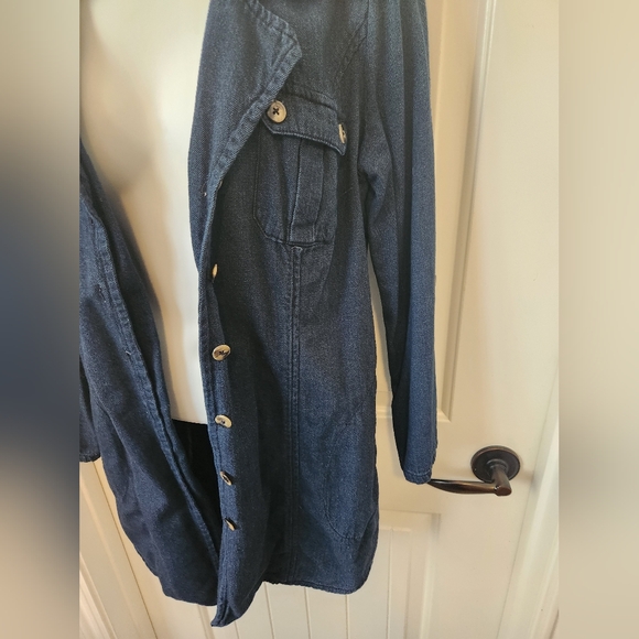 CAbi Utility Travel Blue Dark ChambrayButton Down Shacket Jacket Size M - Picture 3 of 8